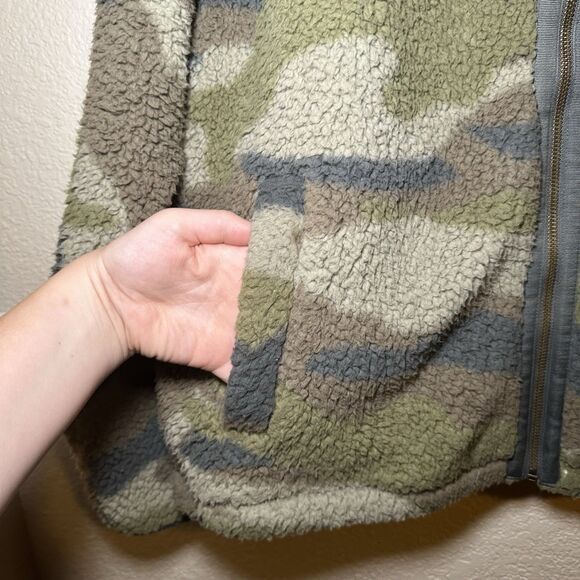 Old Navy Womens XL Sherpa Fleece Camo Full Zip Thumb Holes Sweater Cozy Soft - Picture 3 of 7
